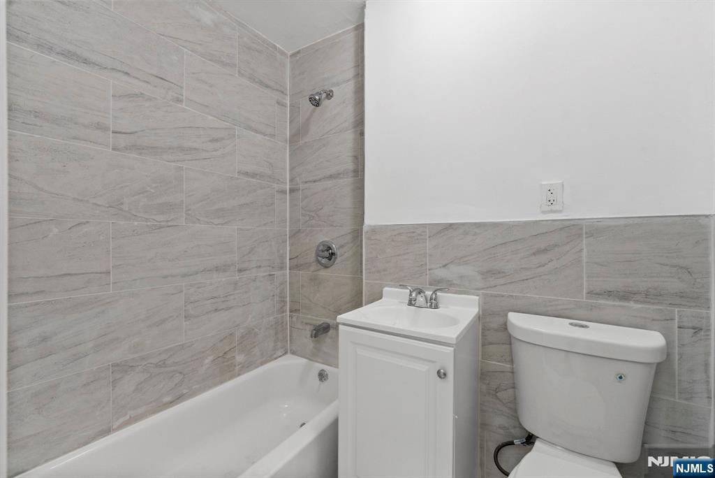 212 11th Street Property Photo 24