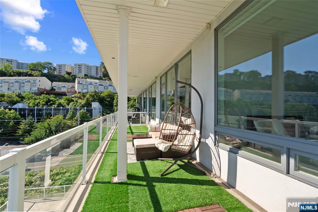 3 Somerset Lane 504 Property Photo 17