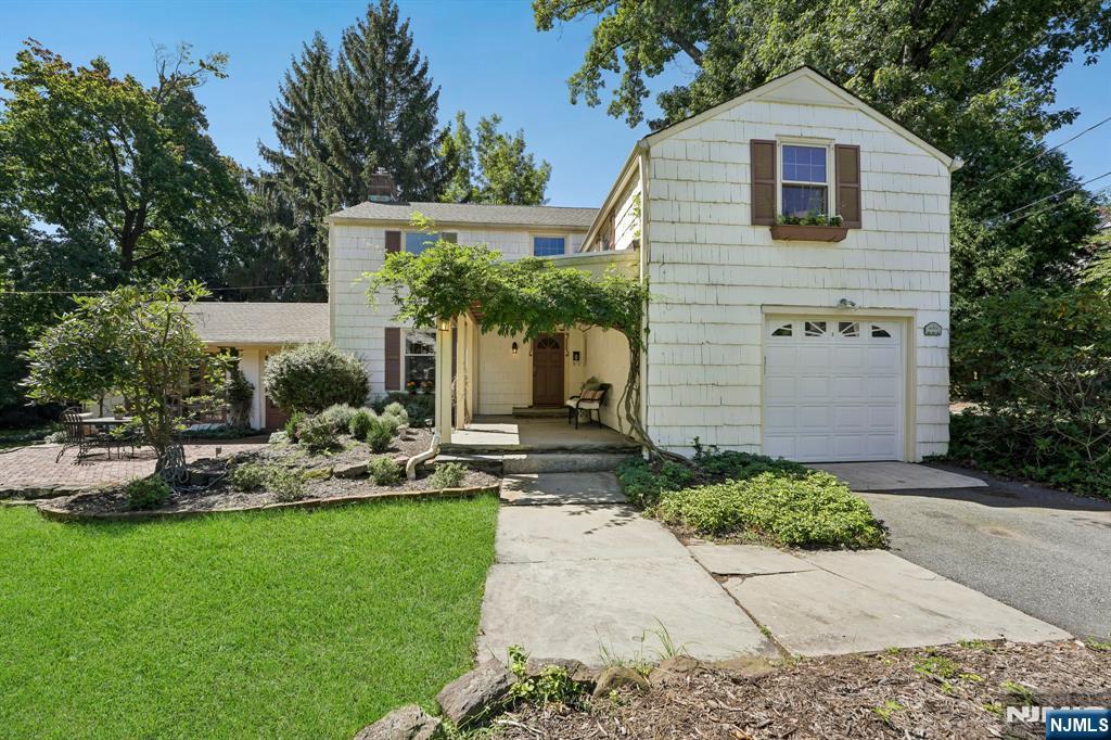 1 Seneca Place Property Photo 1