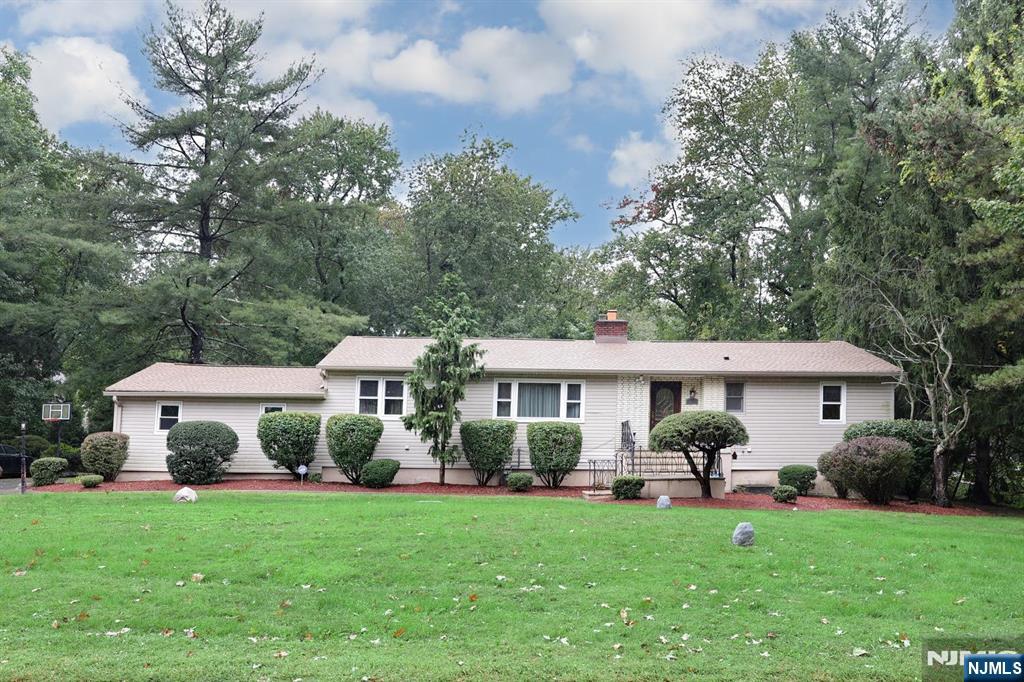 331 Forest Glen Avenue Property Photo 1