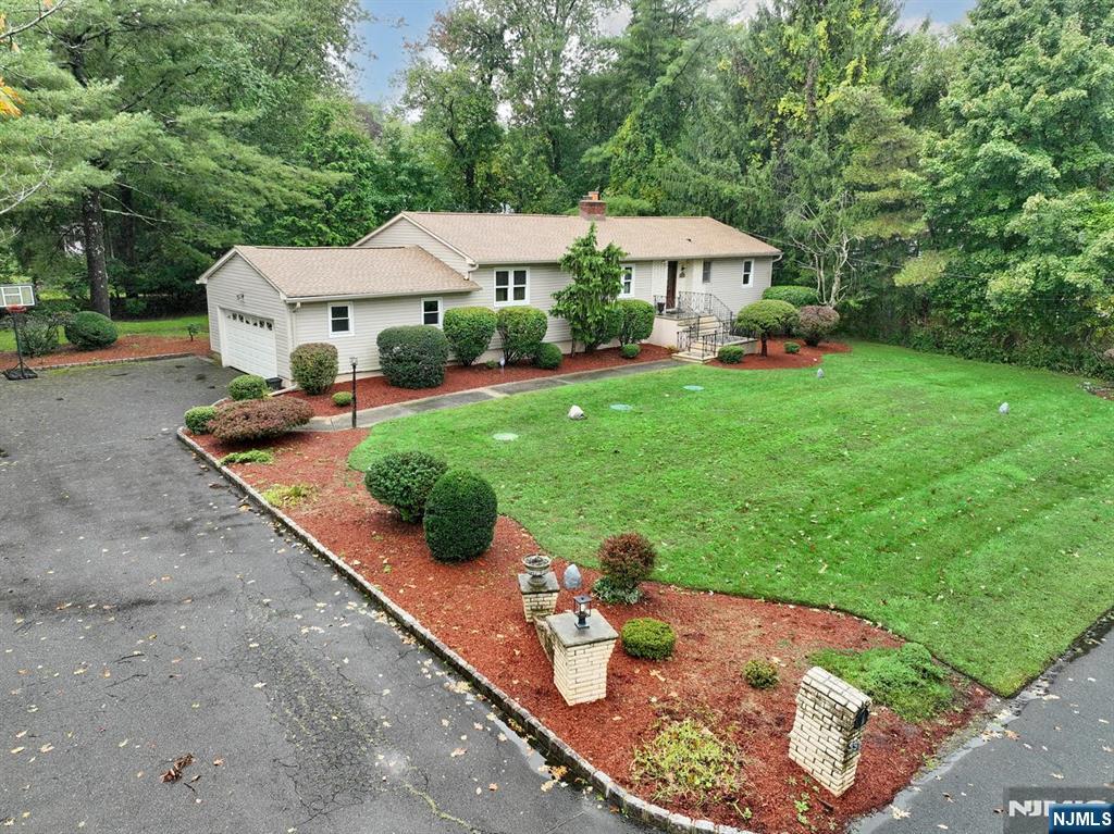 331 Forest Glen Avenue Property Photo 2