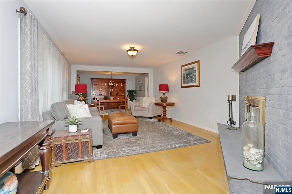 331 Forest Glen Avenue Property Photo 3