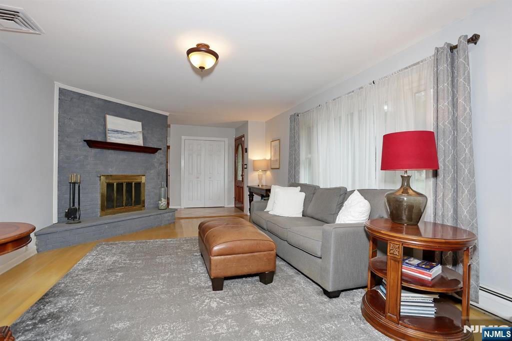 331 Forest Glen Avenue Property Photo 4