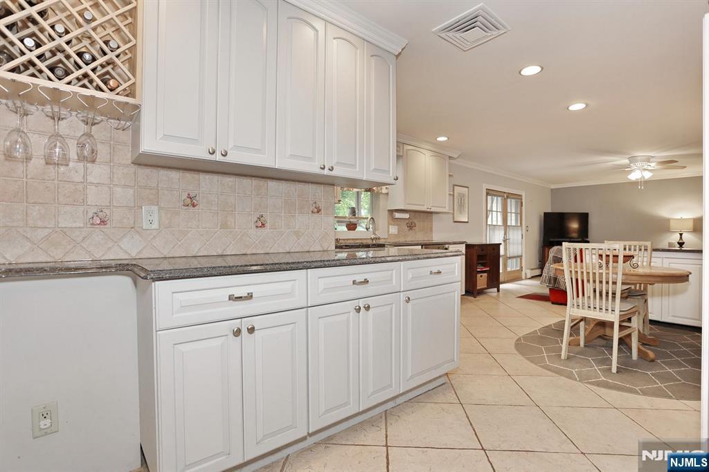 331 Forest Glen Avenue Property Photo 6