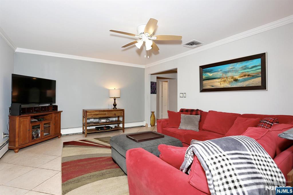 331 Forest Glen Avenue Property Photo 10