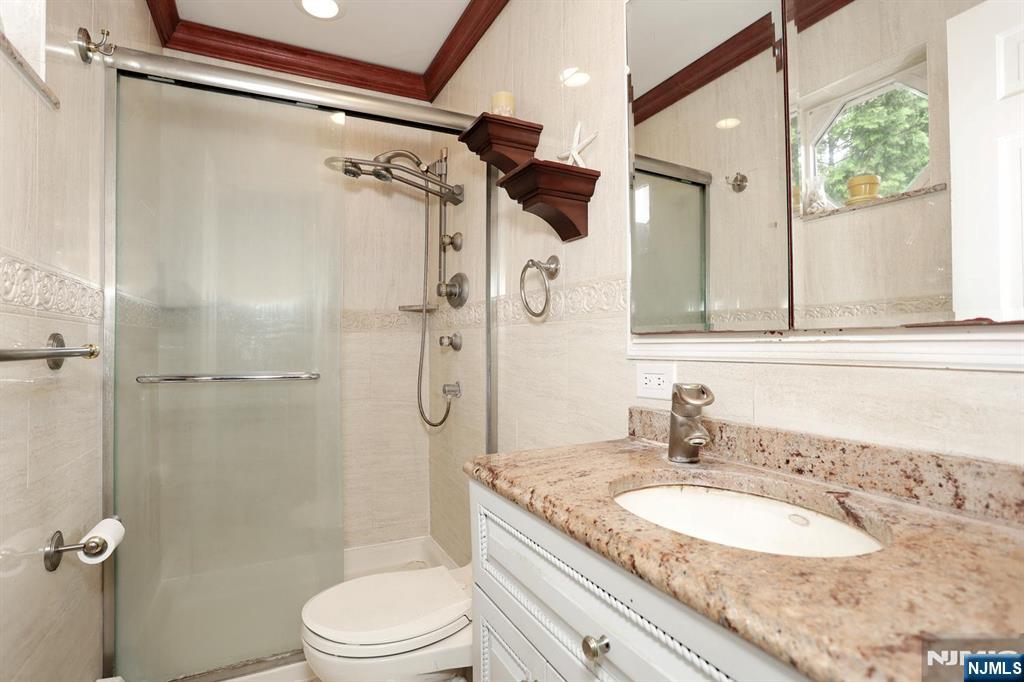 331 Forest Glen Avenue Property Photo 13