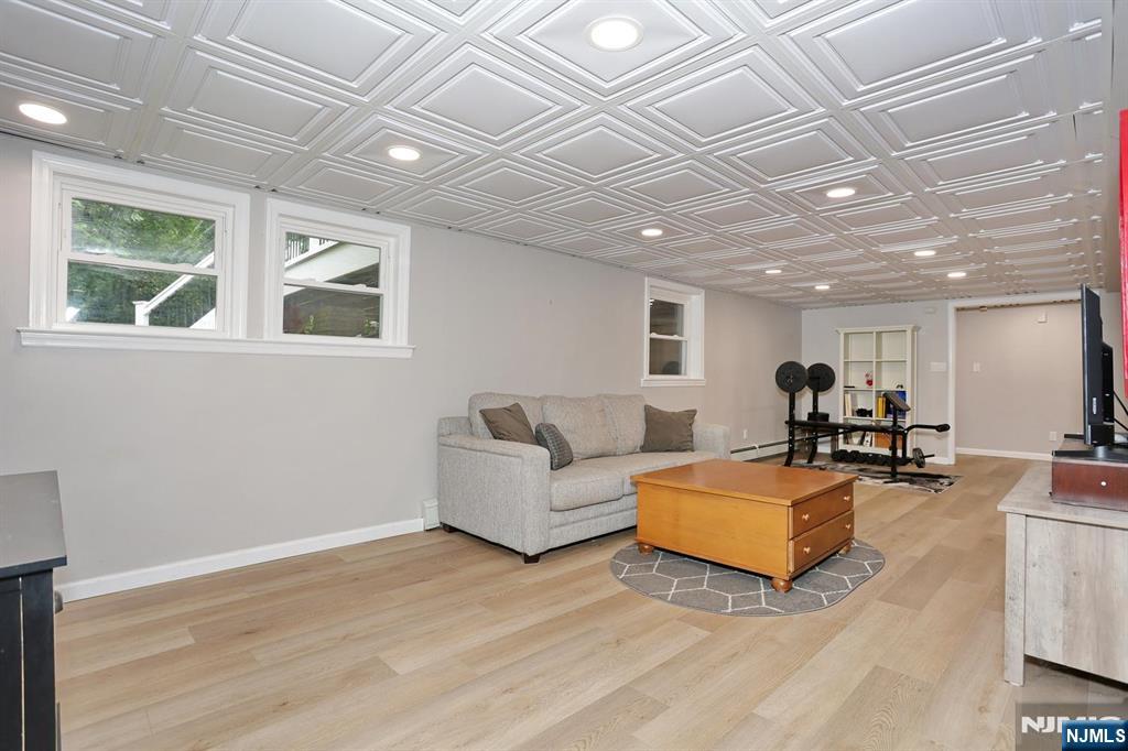 331 Forest Glen Avenue Property Photo 18