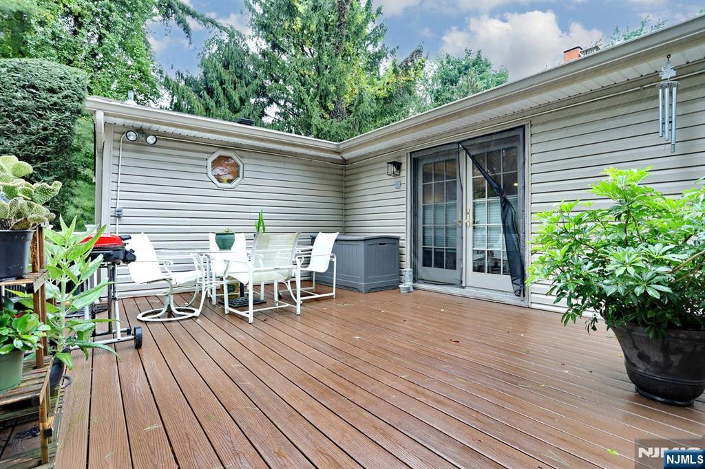 331 Forest Glen Avenue Property Photo 26