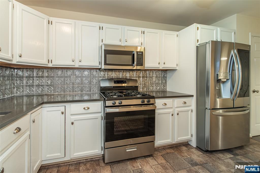 122 Woodmont Drive Property Photo 7