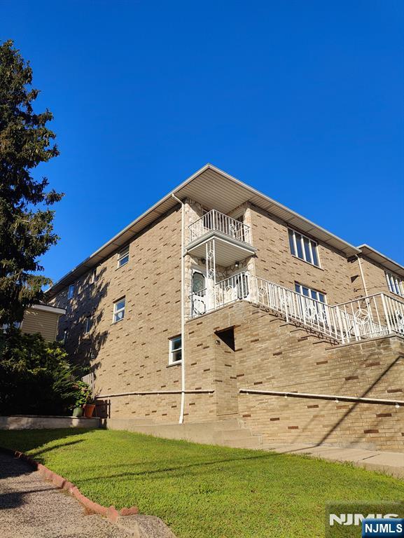 447 Jersey Avenue Property Photo 2