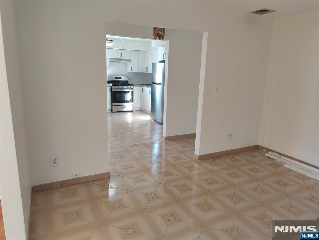447 Jersey Avenue Property Photo 9
