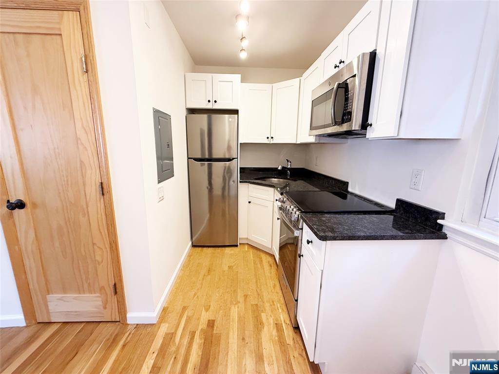 72 E Main Street 10 Property Photo 9