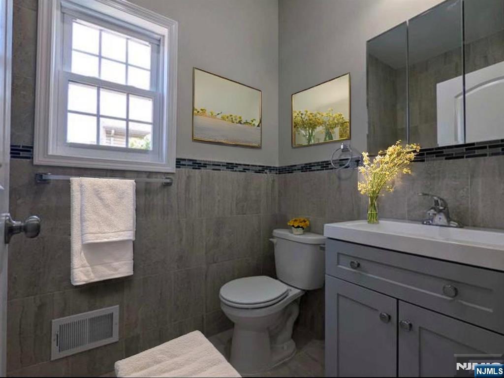 16 Reynolds Avenue 2 Property Photo 4