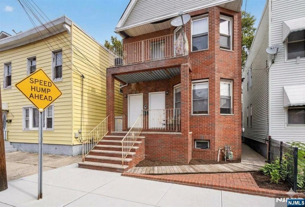 160 Fulton Avenue Property Photo 1