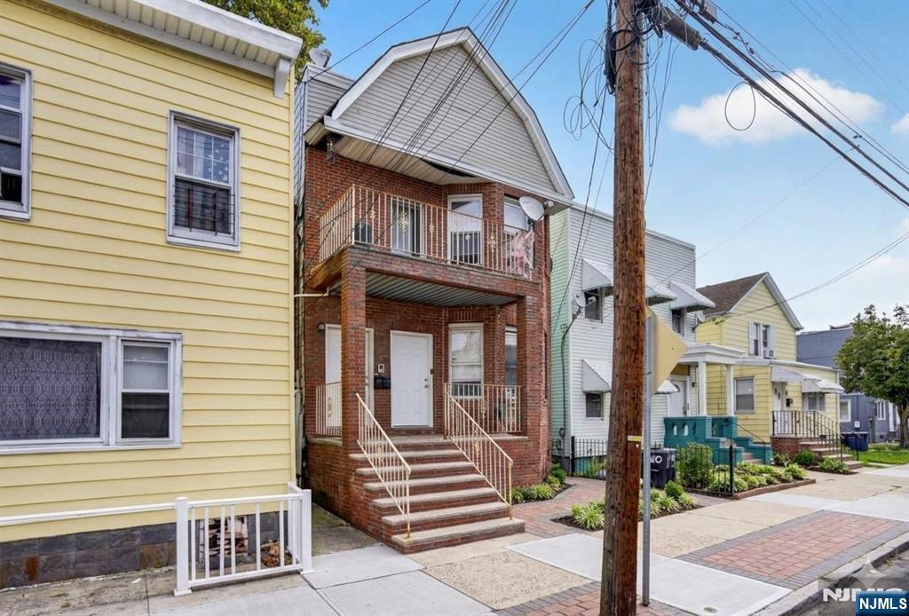 160 Fulton Avenue Property Photo 2