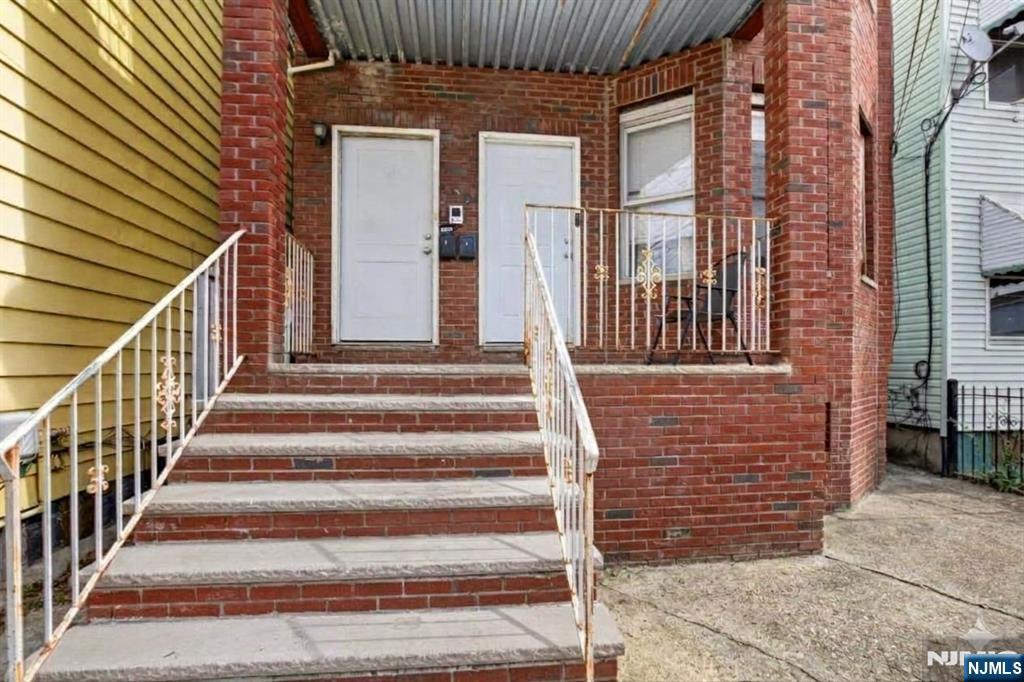 160 Fulton Avenue Property Photo 3