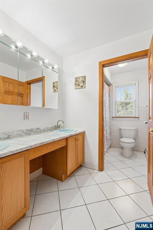 202 E 11th Street Property Photo 13