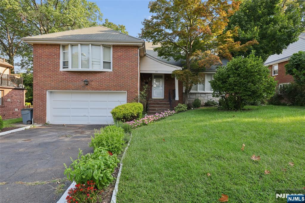 585 W Englewood Avenue Property Photo 1