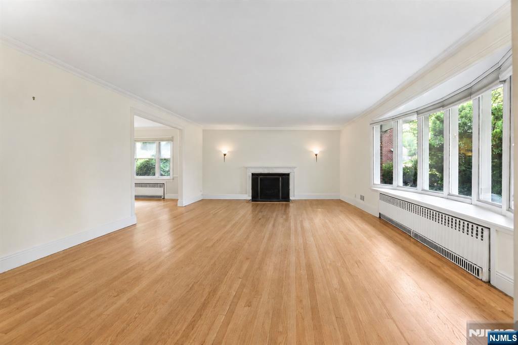585 W Englewood Avenue Property Photo 5