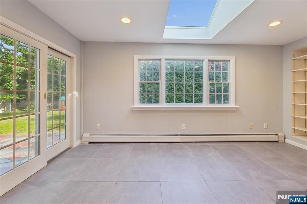 585 W Englewood Avenue Property Photo 7