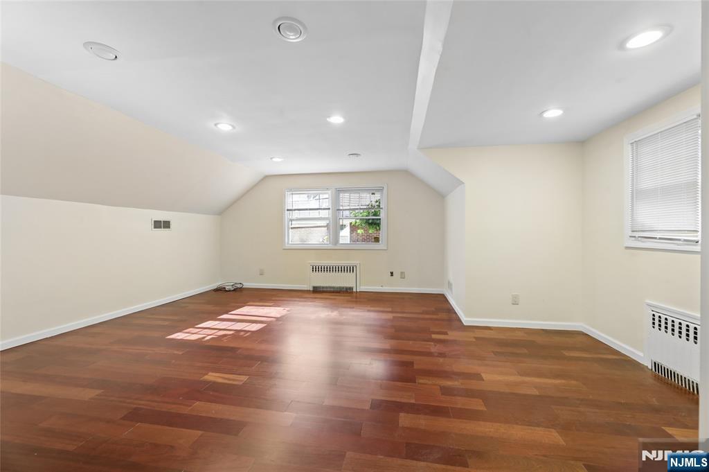 585 W Englewood Avenue Property Photo 15