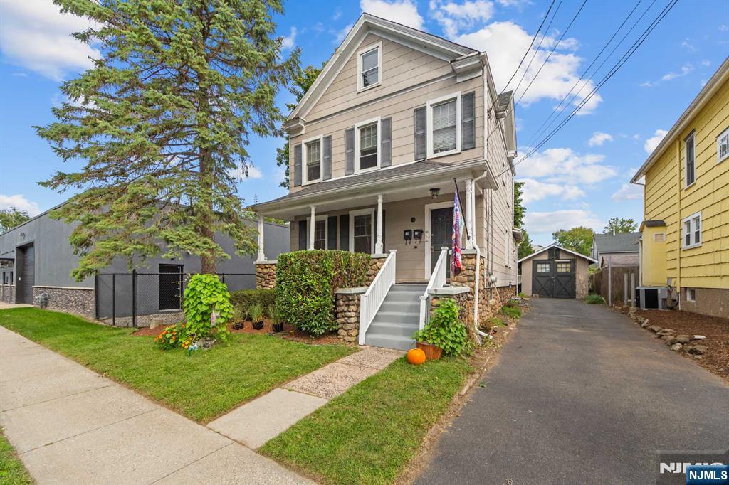 31 Wanamaker Avenue 1 Property Photo 2