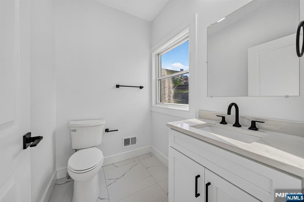 85-87 Echo Place Property Photo 11