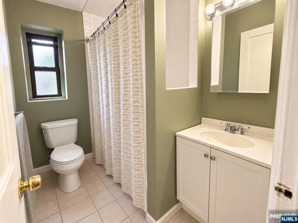 2337 Hudson Terrace E12 Property Photo 9