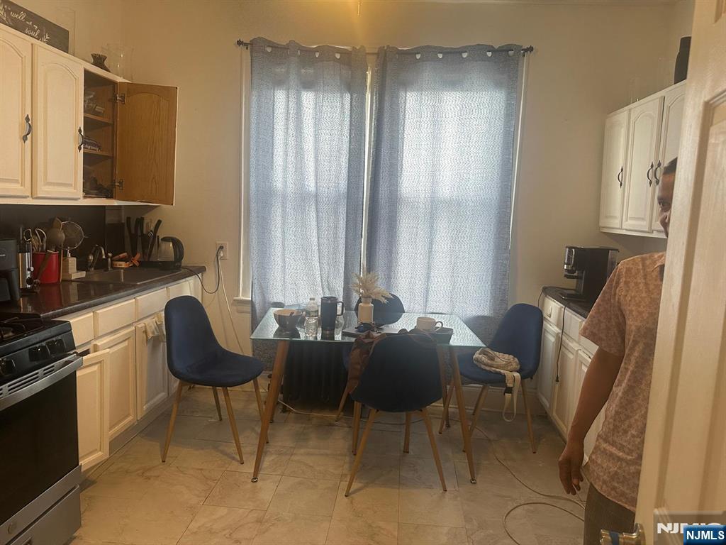 84 Tiffany Place Property Photo 19