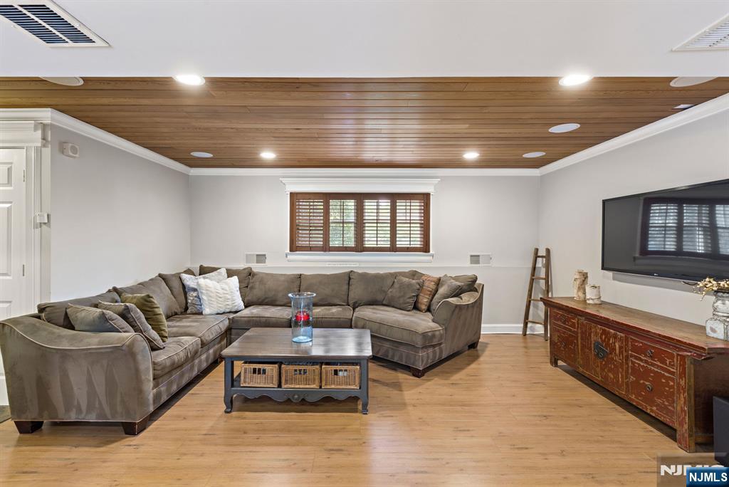 11 Tannery Lane Property Photo 33