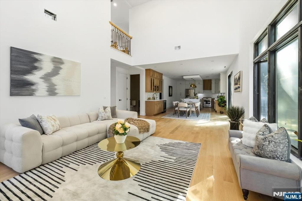 389 Mercer Avenue Property Photo 11