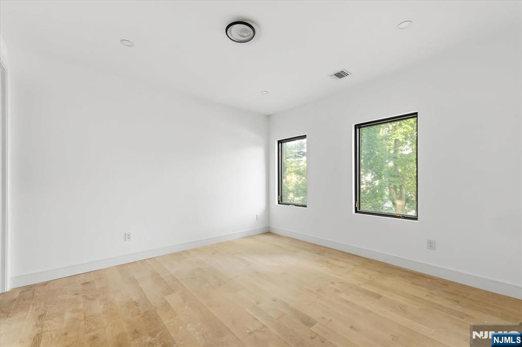 389 Mercer Avenue Property Photo 29