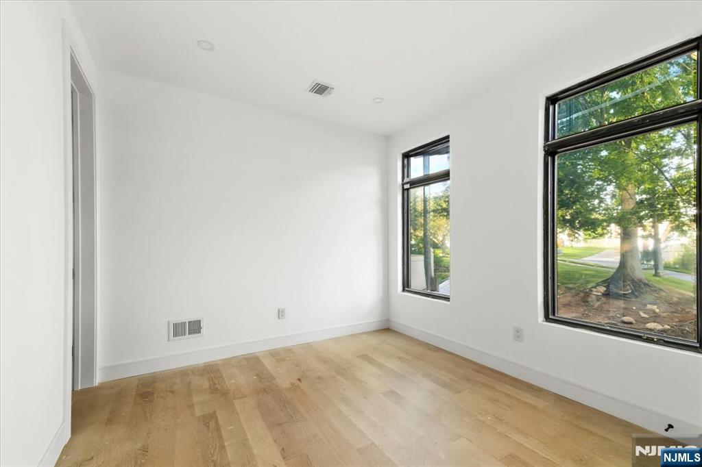 389 Mercer Avenue Property Photo 34