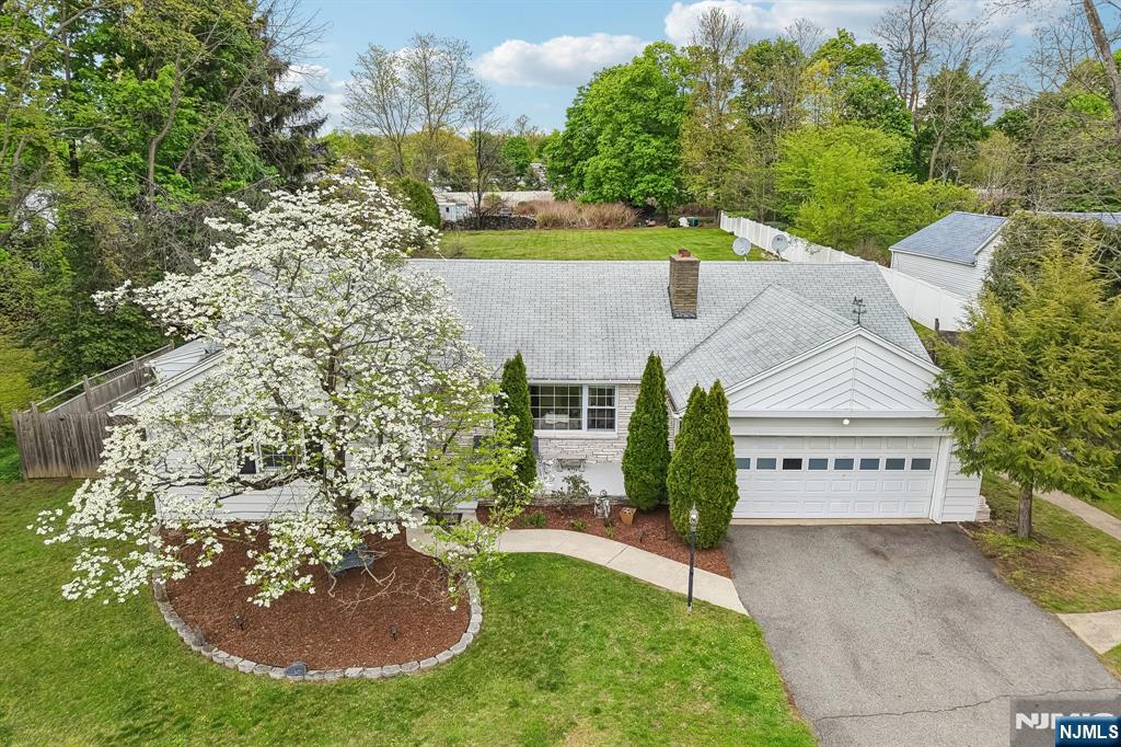 921 Linwood Avenue Property Photo 1