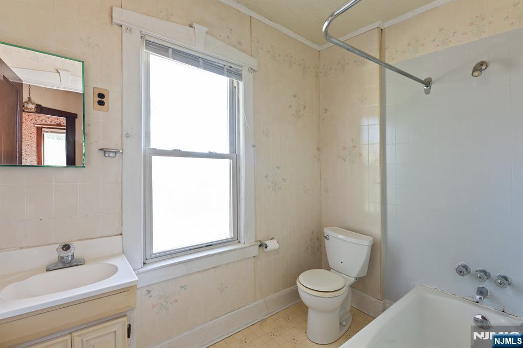 29 Luddington Avenue Property Photo 18