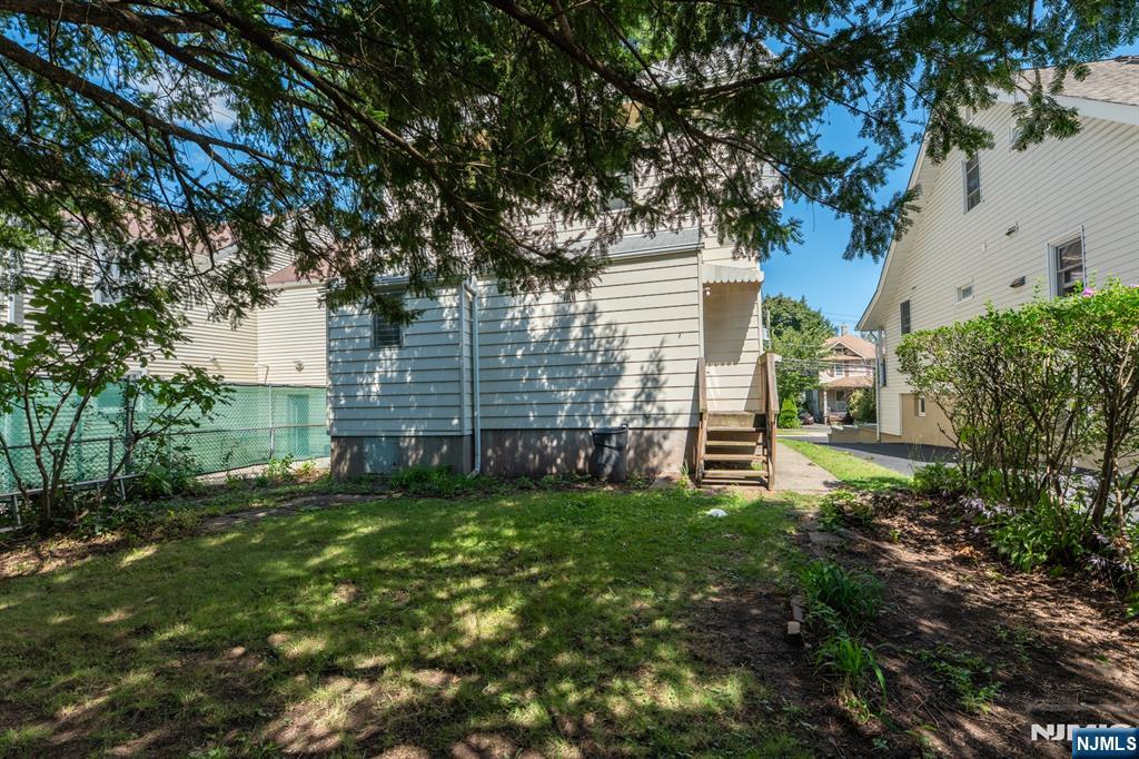 29 Luddington Avenue Property Photo 22