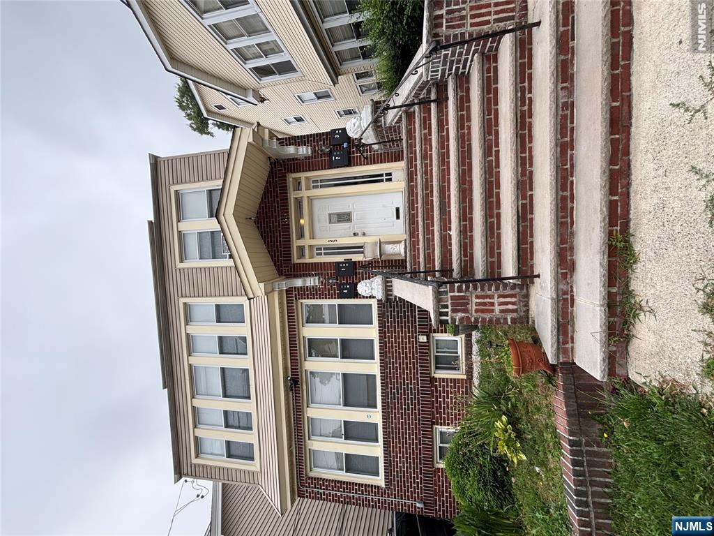 35 Monticello Avenue 3 Property Photo 1