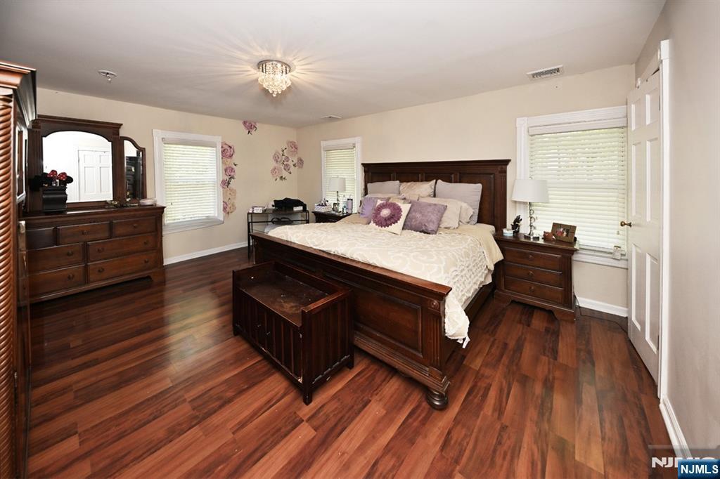 51 High Property Photo 10