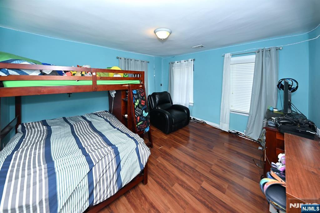 51 High Property Photo 13