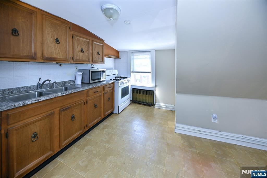 51 High Property Photo 16