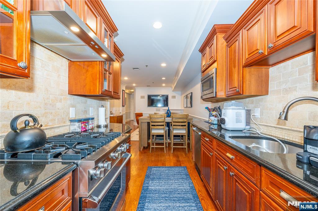 215 Monroe Street 1 Property Photo 10