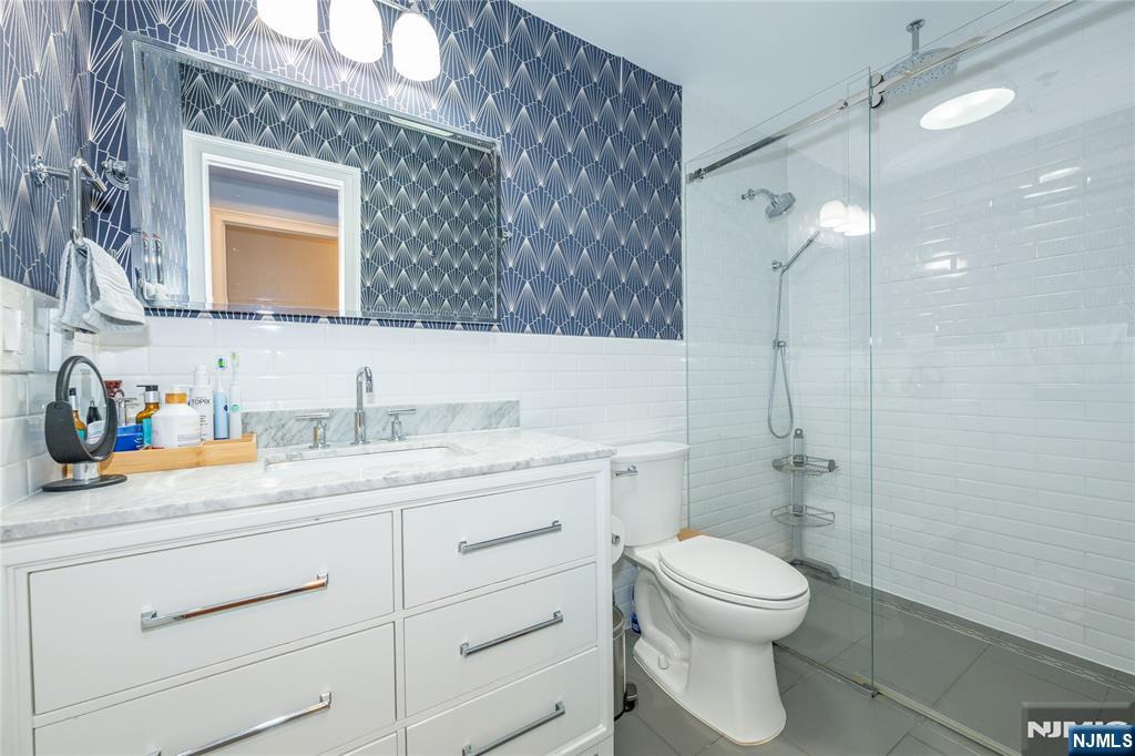 215 Monroe Street 1 Property Photo 15