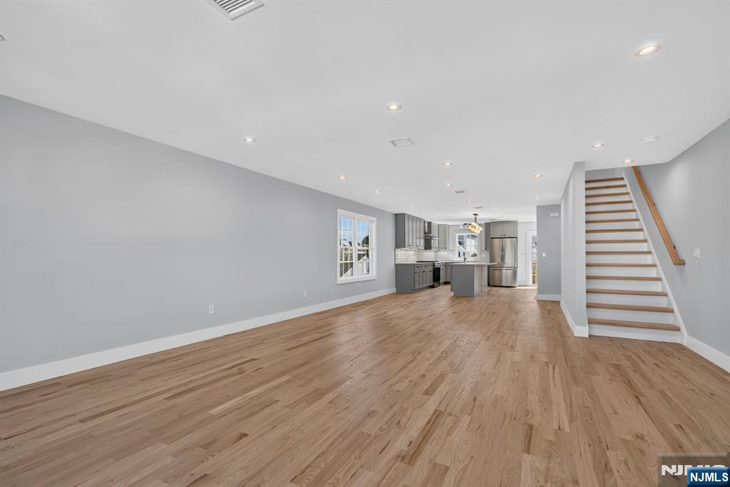 454 A Grace Avenue Property Photo 8