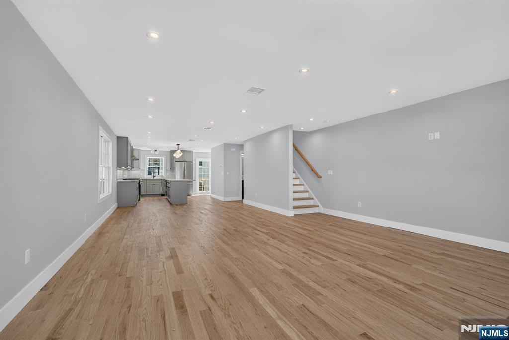 454 A Grace Avenue Property Photo 9