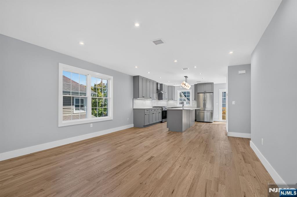 454 A Grace Avenue Property Photo 10