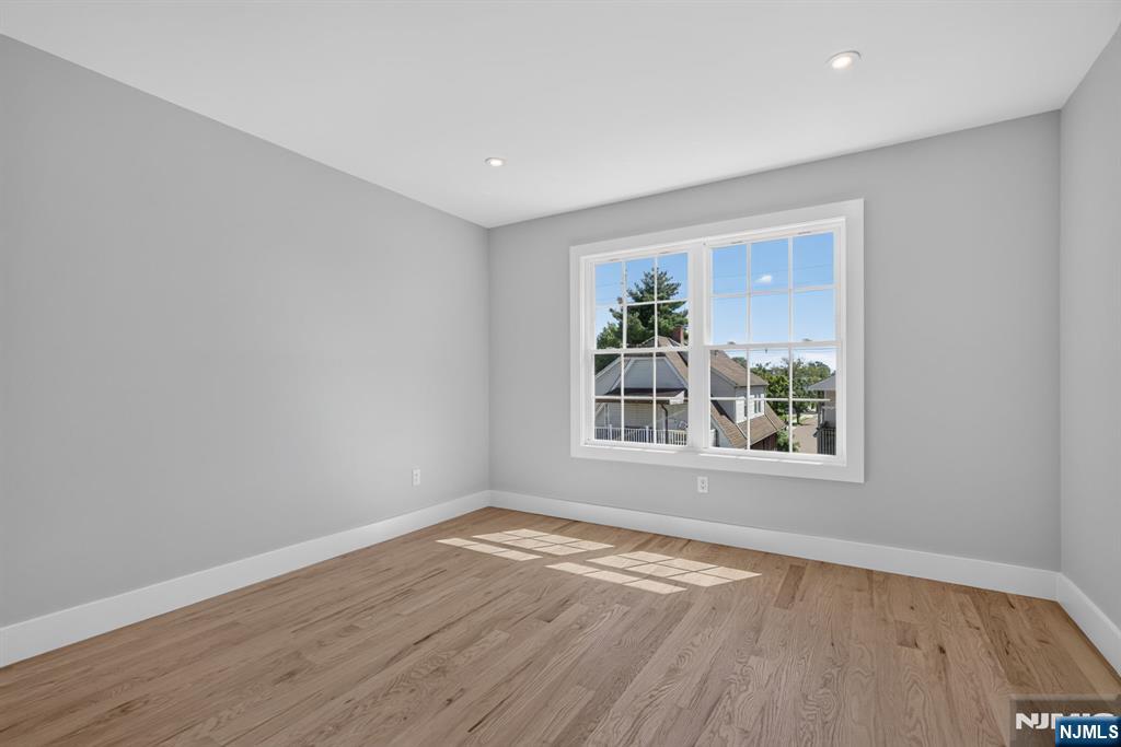 454 A Grace Avenue Property Photo 18