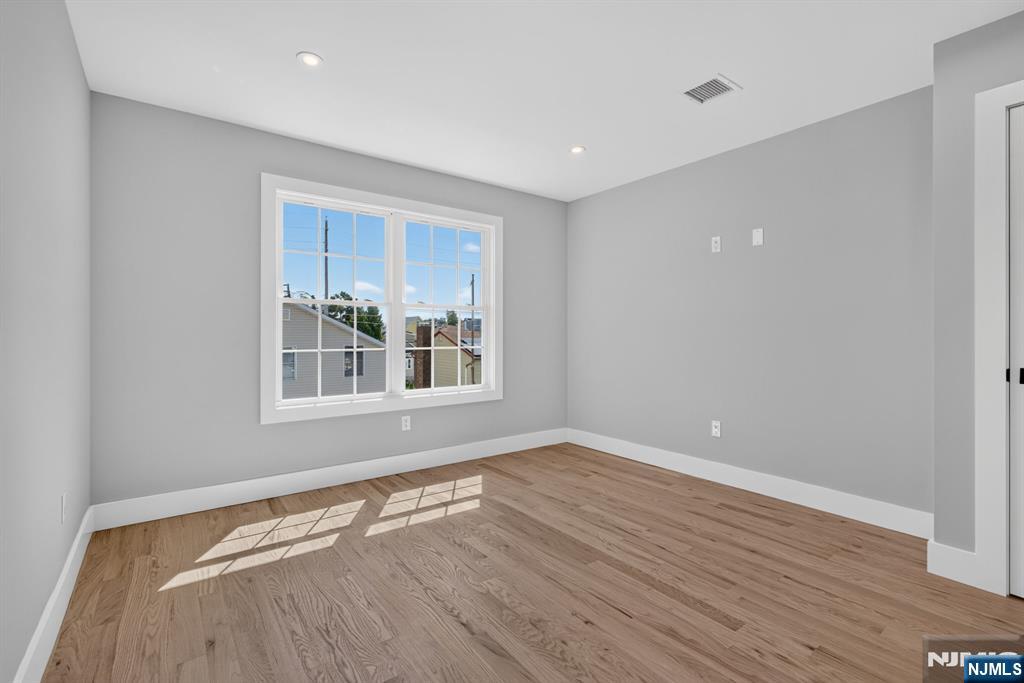 454 A Grace Avenue Property Photo 19