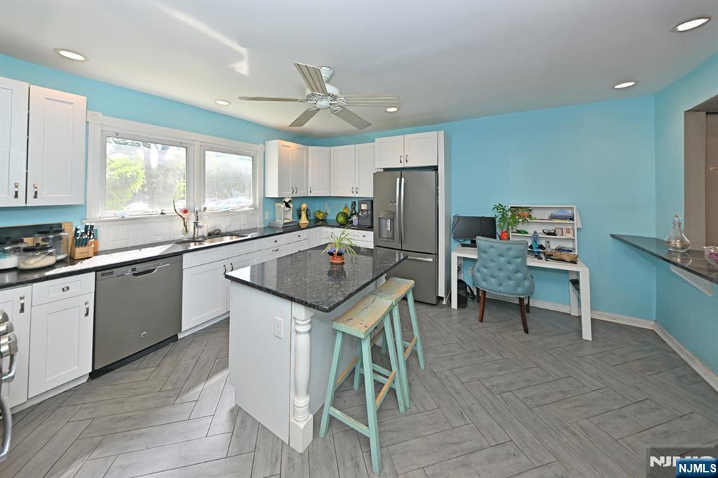 51 High Property Photo 4