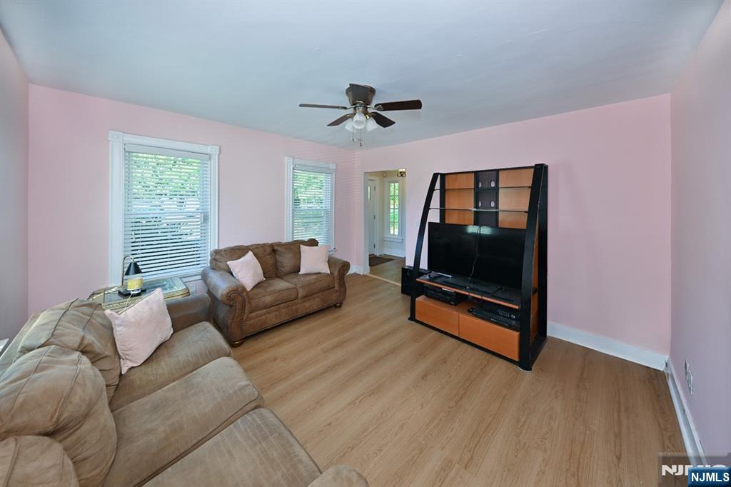 51 High Property Photo 8