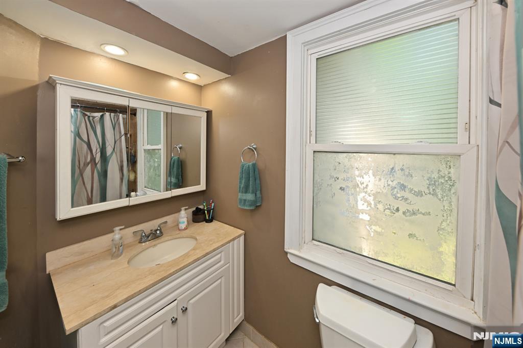 51 High Property Photo 15